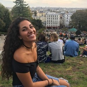 Meet your Posher, Roya